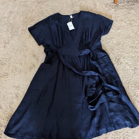 NWT Grae Cove Frankie Linen Wrap Midi Dress with Pockets in Navy - Picture 3 of 3